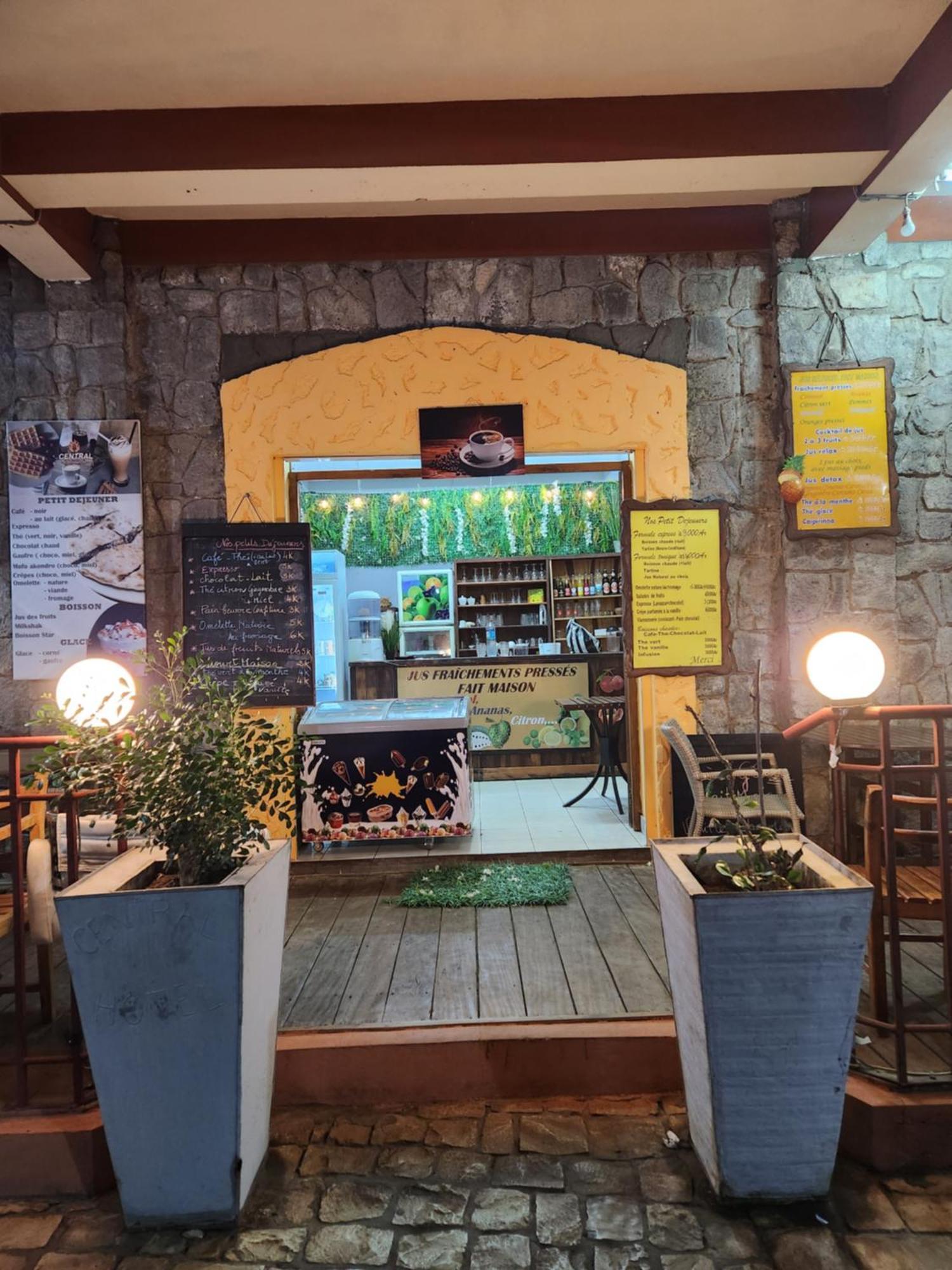 Central Hotel Antsiranana Ngoại thất bức ảnh